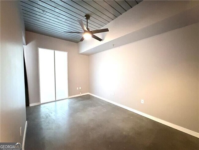 Building Photo - 620 Glen Iris Dr NE