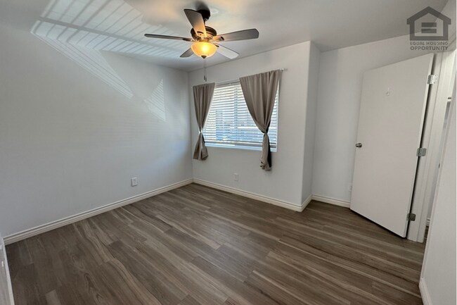 Building Photo - 2Bed/1.5Bath Condo at Cactus Rd/19th Ave! Ready for Immediate Move-In! – POOL VIEW!