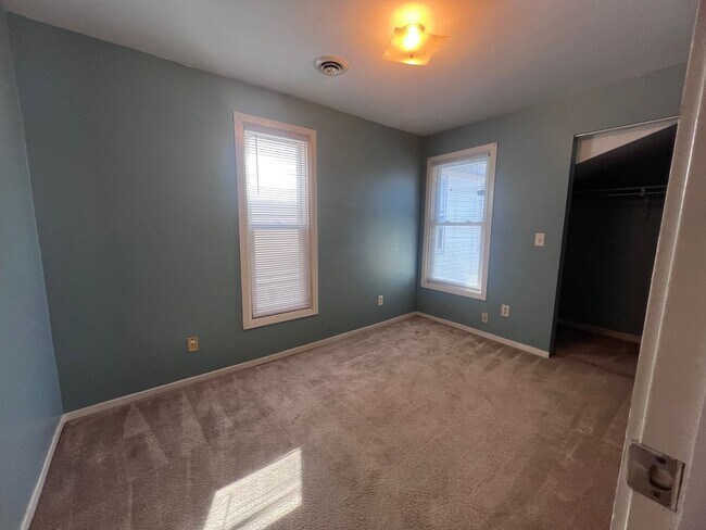 Building Photo - 36 La Belle St SW