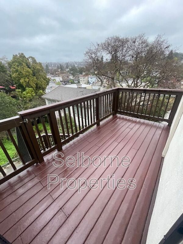 Building Photo - 624 Valle Vista Ave