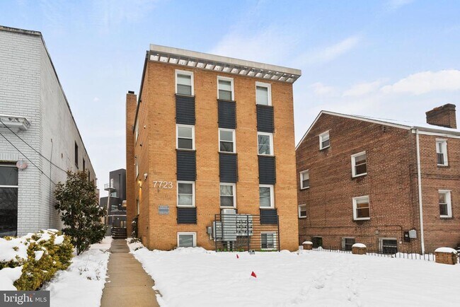Building Photo - 7723 Alaska Ave NW