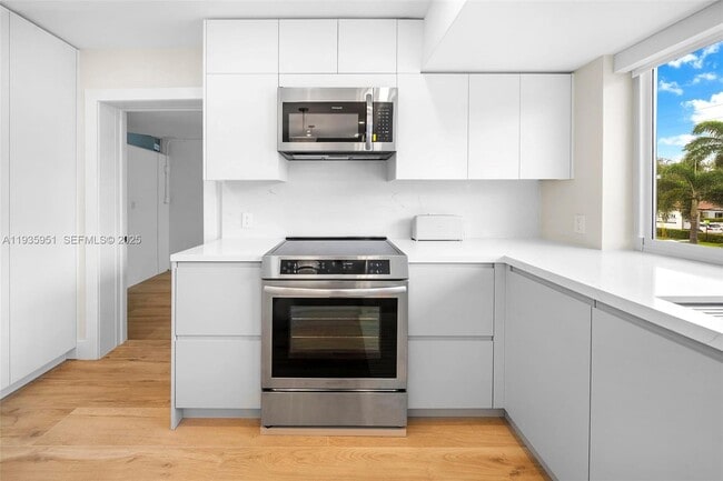 Building Photo - 10001 E Bay Harbor Dr