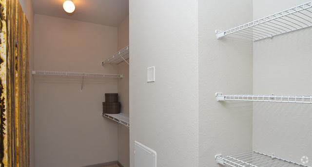 Closet - Waterstone at Cinco Ranch