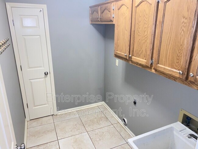 Building Photo - 3840 Charbon Ln