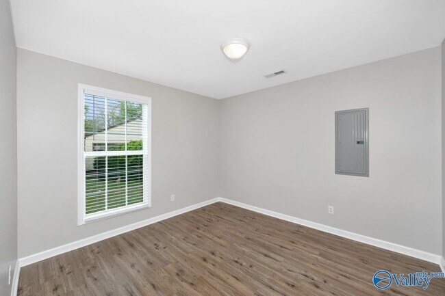 Building Photo - 800 Linwood Dr NW