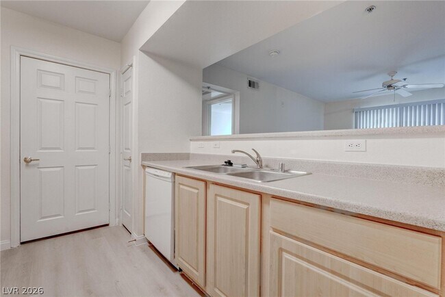 Building Photo - 6955 N Durango Dr