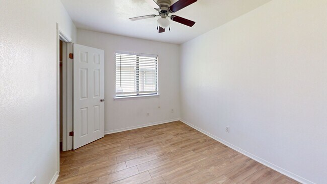 Building Photo - 802 Hackberry St