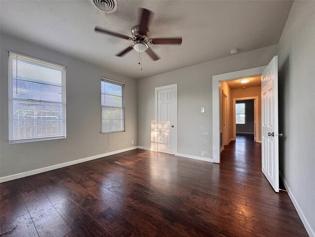 Building Photo - 504 N Thomason St