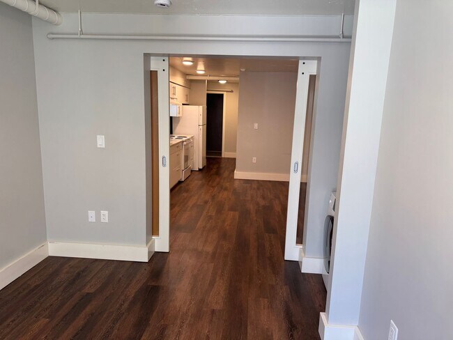 Building Photo - 803 Waimanu St