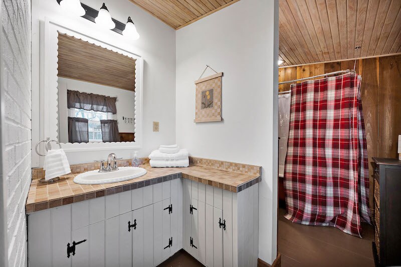 Building Photo - 1612 N Miles St