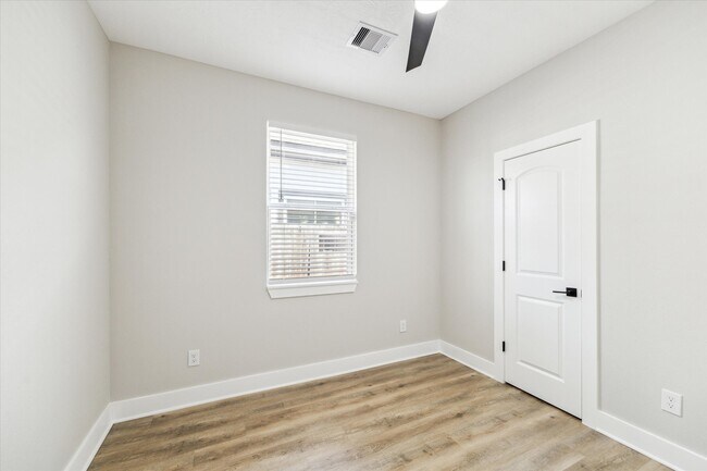 Building Photo - 8130 Sunbury St