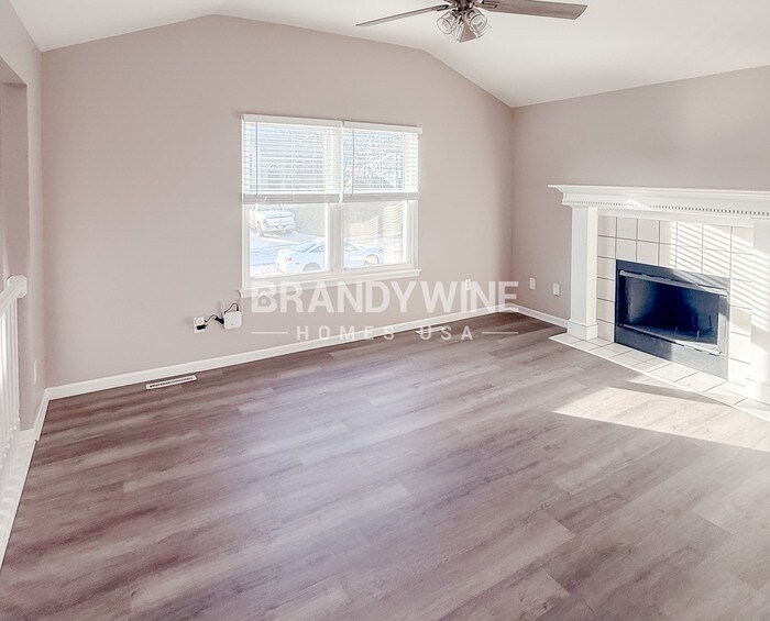 Building Photo - 918 SE Kingscross Rd