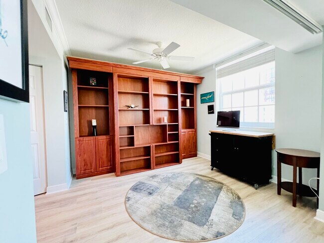 Building Photo - 610 Clematis St