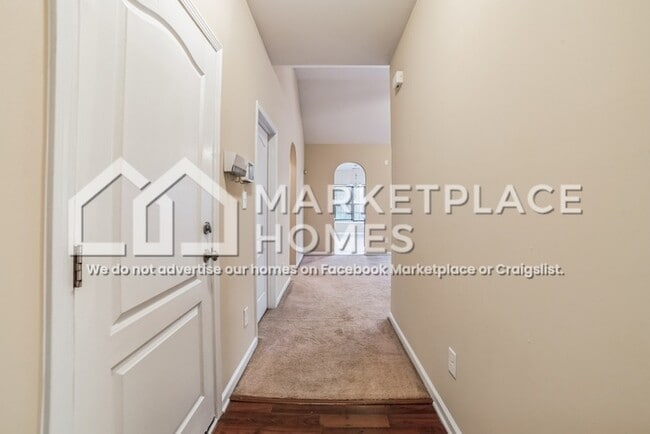 Building Photo - 405 Peppermint Dr