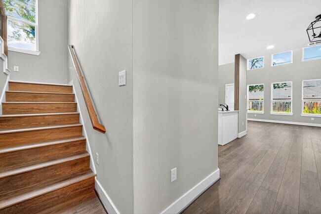 Building Photo - 3826 Rosemont St