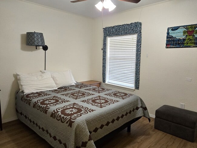 Building Photo - Spacious Home Near Mechem