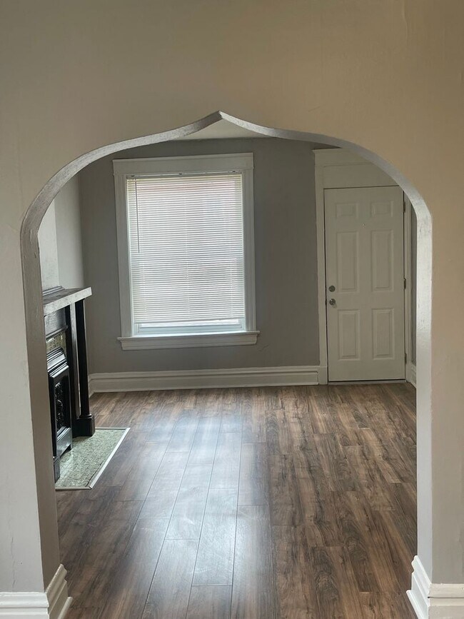 Building Photo - Coming Soon! One Bedroom Apartment with Wa...