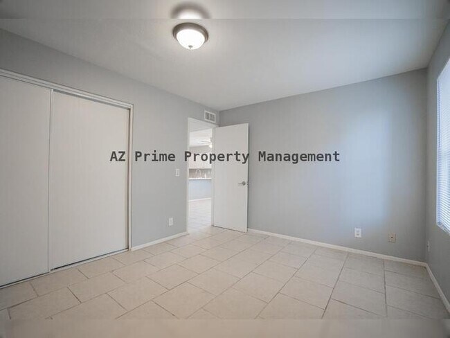 Building Photo - 4719 E Belleview St