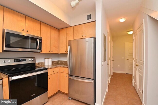 Building Photo - 616 E Street NW Unit 449