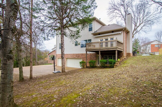 Building Photo - 605 Brelan Ct