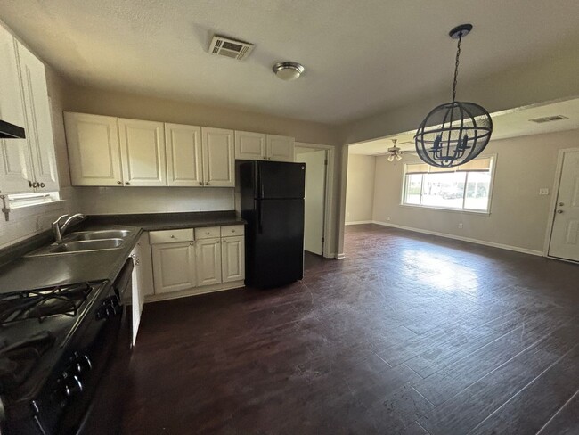 Building Photo - GREAT STARTER HOME IN SOUTH BOSSIER NEAR BABF