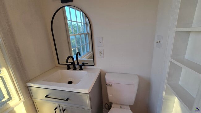 Building Photo - 621 Forest Hill Rd