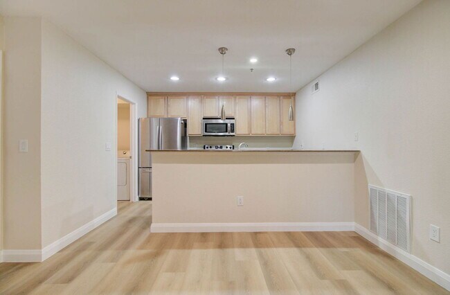 Building Photo - 4704 E Paradise Village Pkwy N