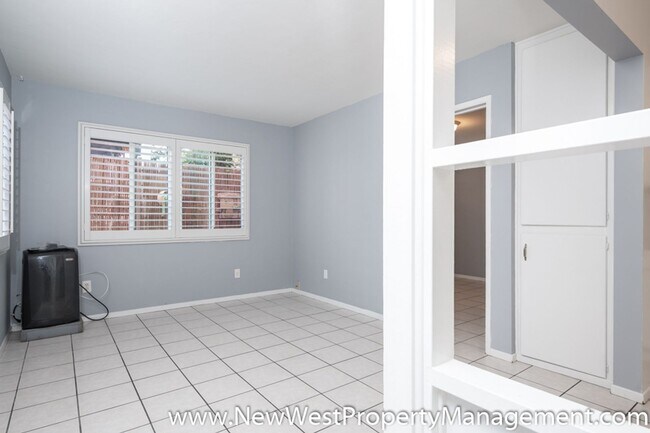 Building Photo - Charming Golden Hill 1-Bedroom, Available Now!