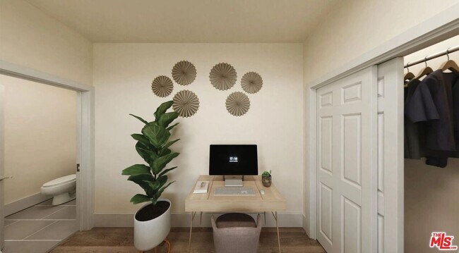 Building Photo - 2901 Raymond Ave