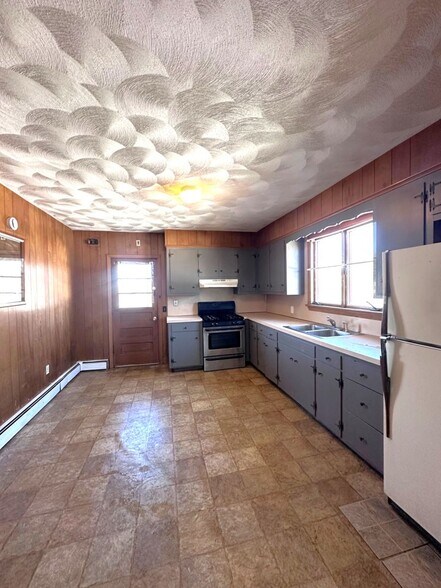 Building Photo - 2 Terino Dr