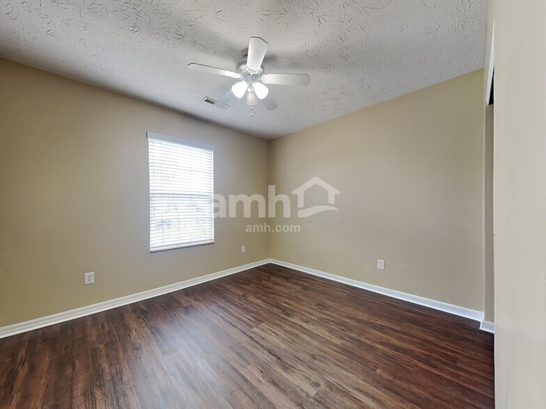 Building Photo - 1015 Meadowsweet Dr