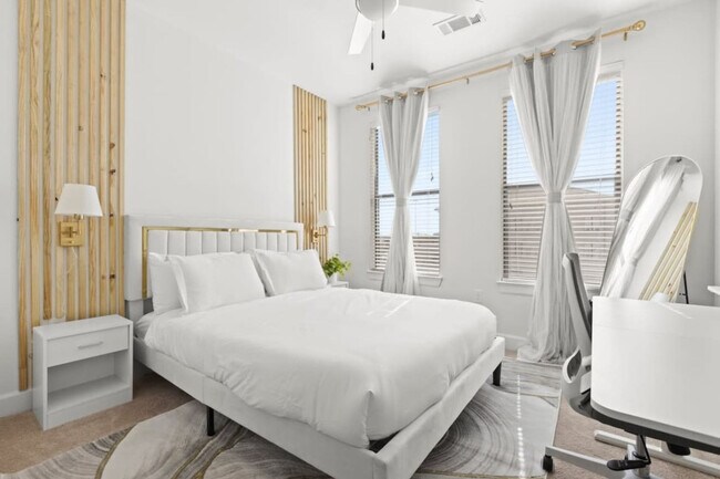 Building Photo - 5250 Town and Country Blvd