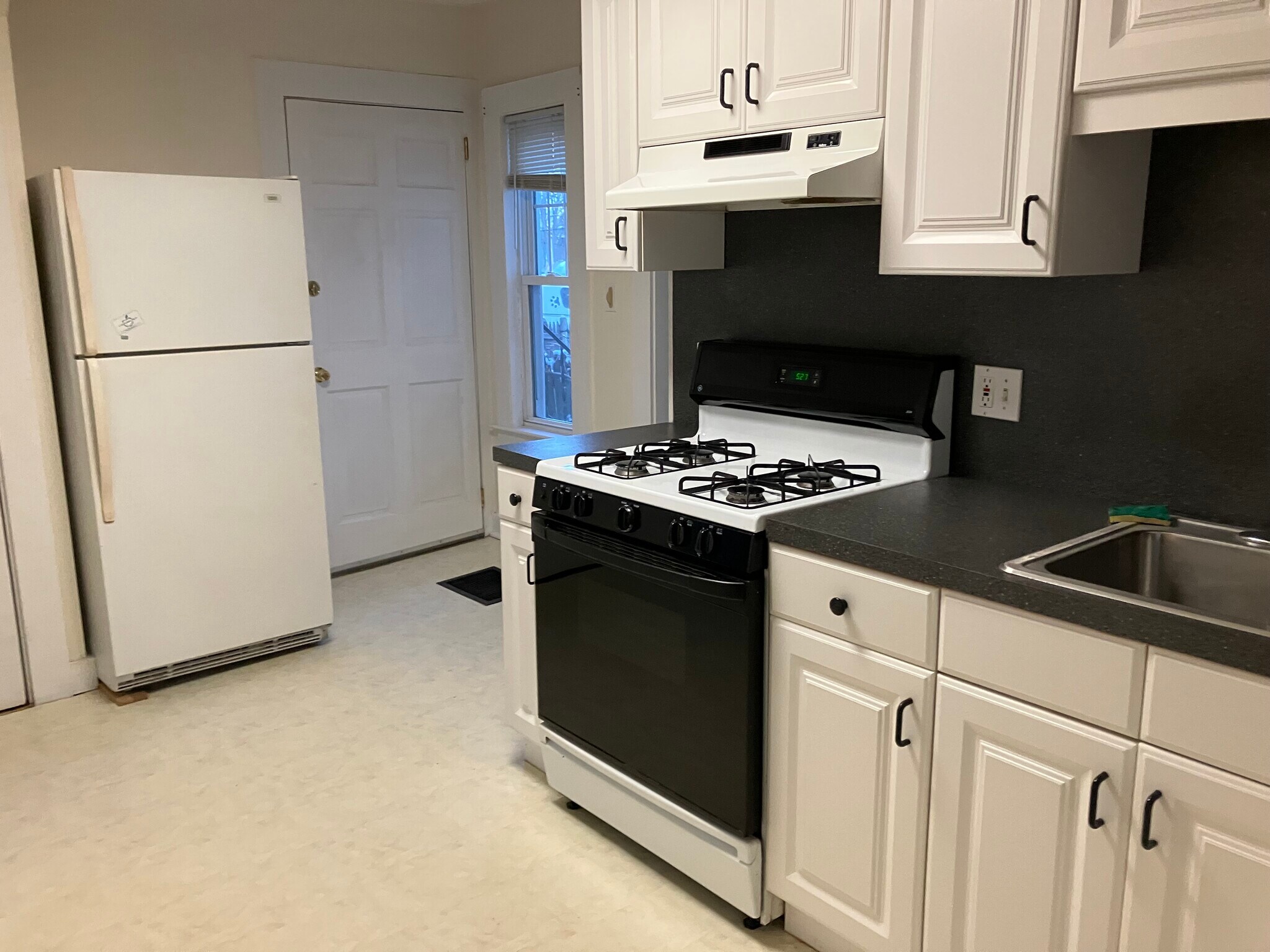 Building Photo - 2 Devereaux St