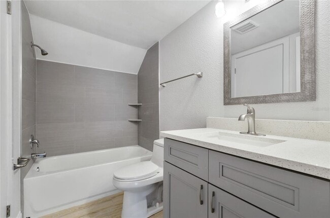 Building Photo - 697 Belflower Pl