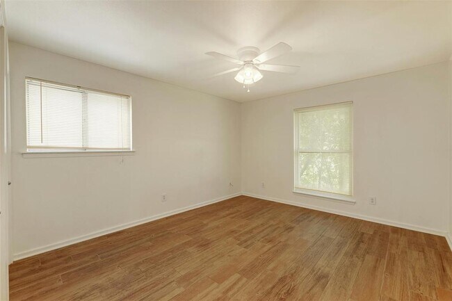 Building Photo - 10207 Rutland Village W