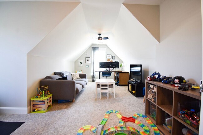 Building Photo - 4 Bedroom 3.5 Bath, No Pets