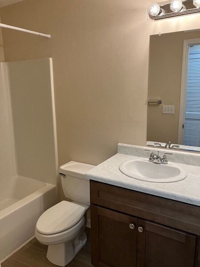 Building Photo - 721-D