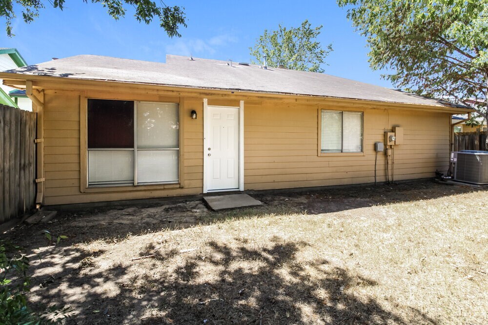 Building Photo - 1418 Hunters Park Dr