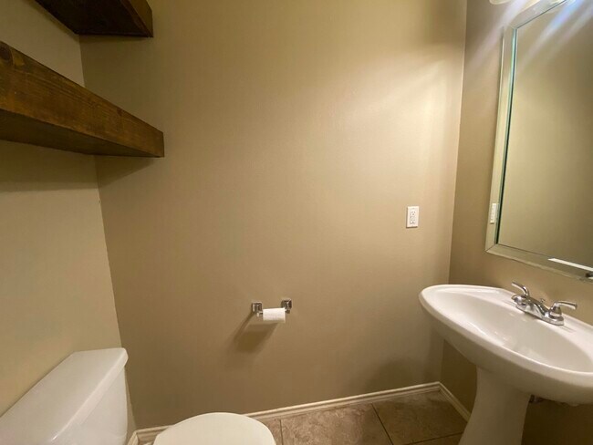 Building Photo - 413 Windmill Palm Dr