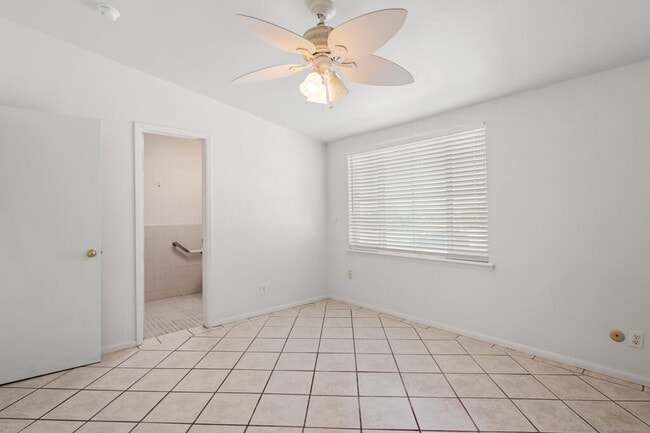 Building Photo - 1600 Sumac Dr