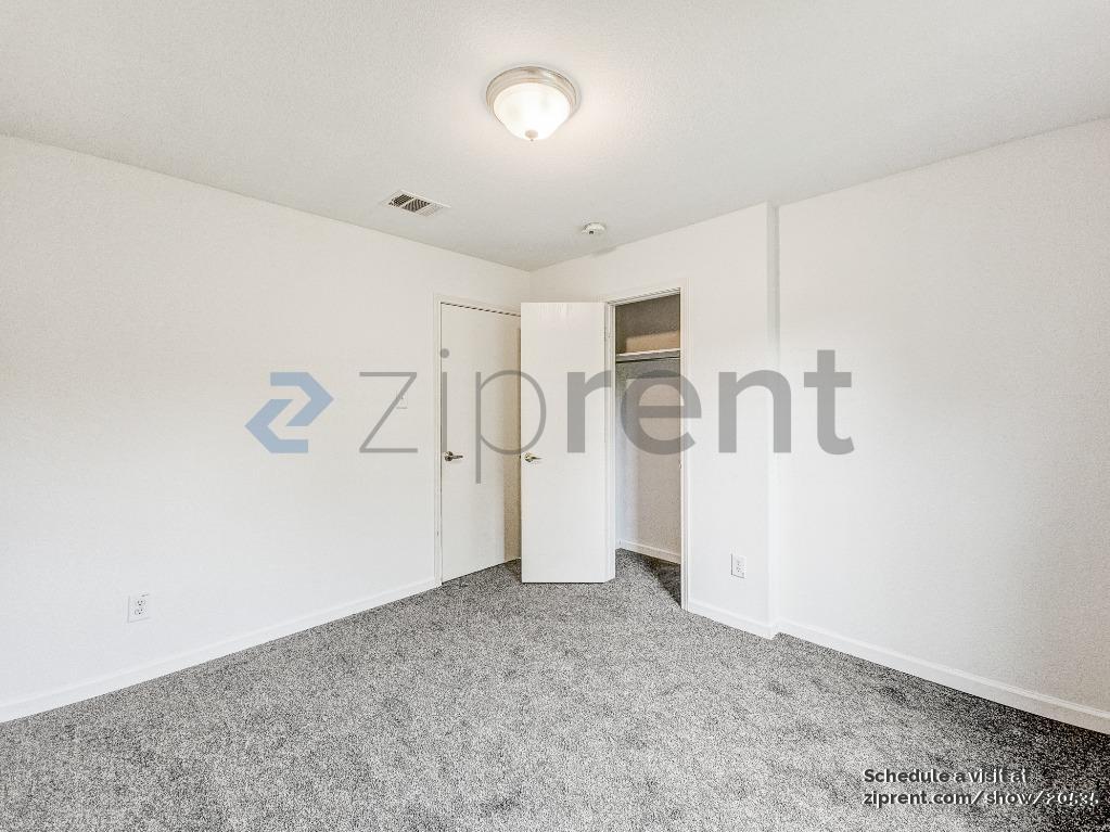 Building Photo - Unit
