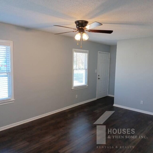 Building Photo - 14 Baggott St