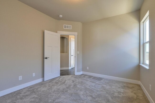 Building Photo - 1618 Tundra Ave