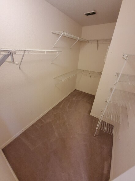 Building Photo - 1606 Legacy Park Dr