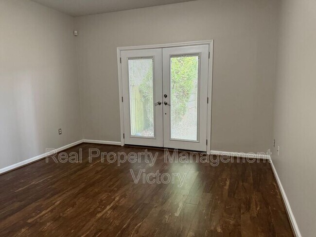 Building Photo - 566 Treymoor Lake Cir