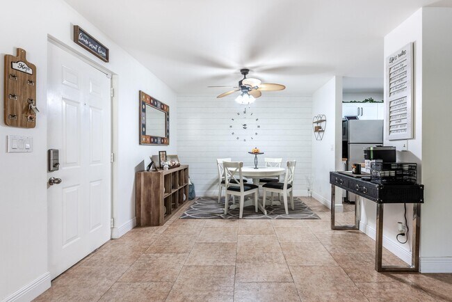 Building Photo - 9930 Pineapple Tree Dr