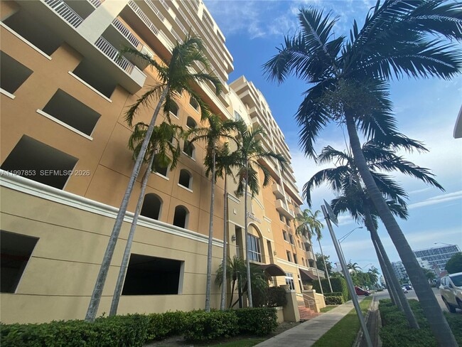 Building Photo - 2425 SW 27th Ave