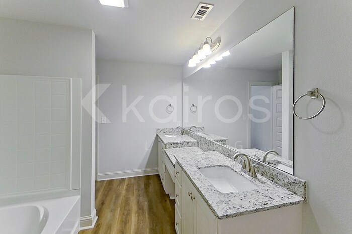 Building Photo - 8041 Hendrick Dr