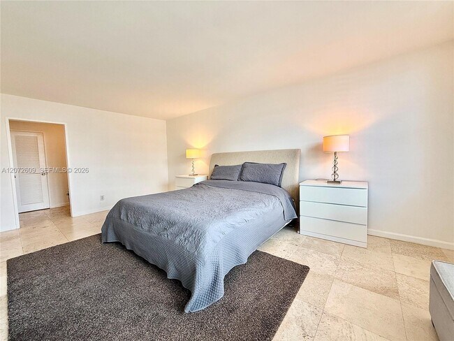 Building Photo - 5161 Collins Ave