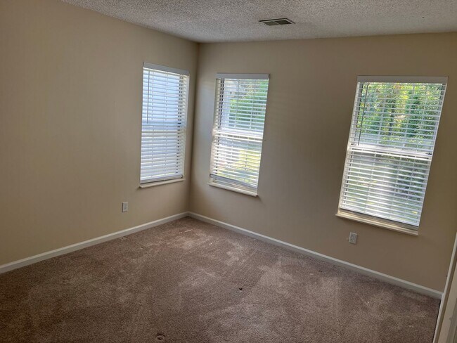 Building Photo - Age 55+ Community - Pet-friendly, Two Bedroom Home with Carolina Room in Murrells Inlet! Availabl...